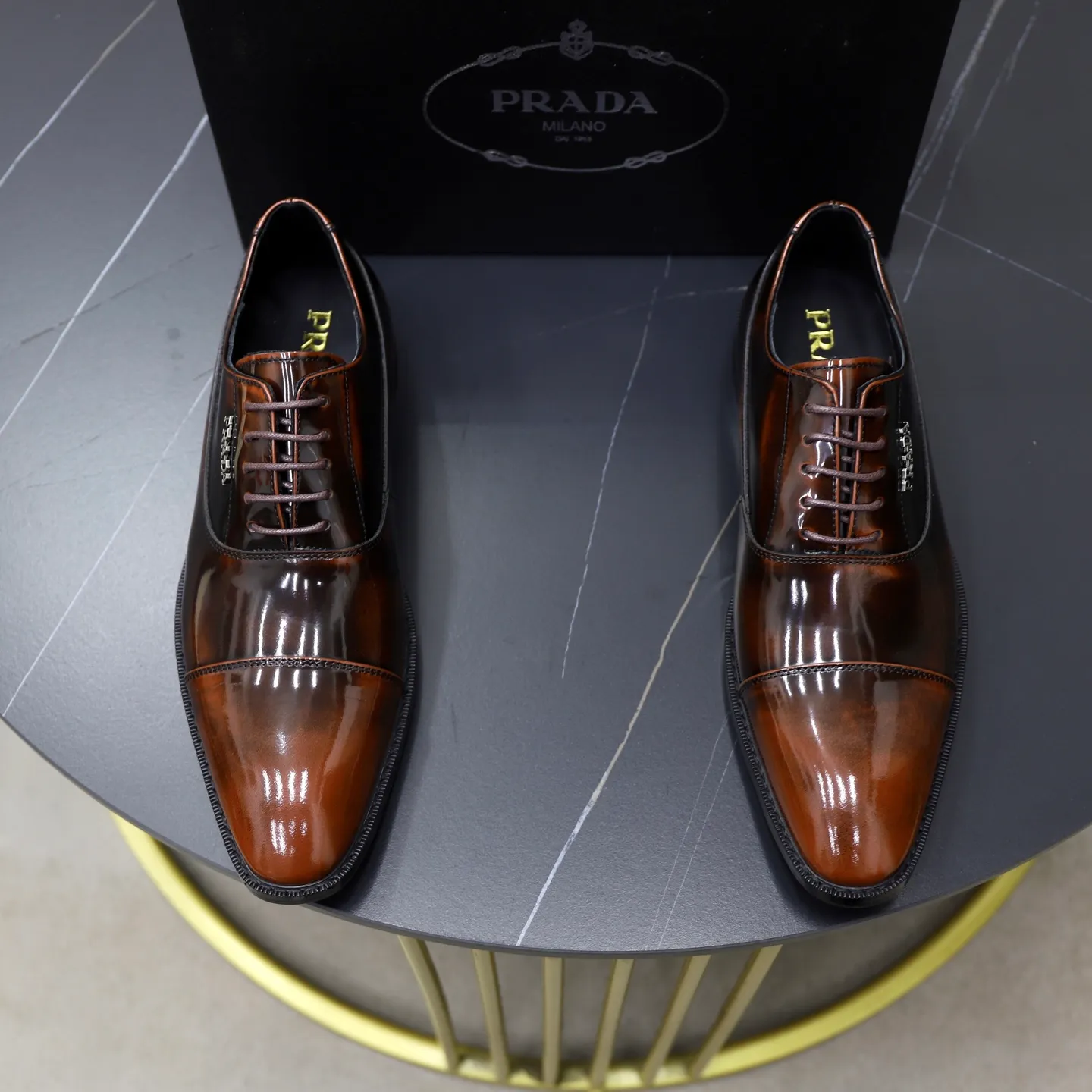 Ex-factory price: 540💰🙅‍♂️🙅‍♂️🙅‍♂️ Brand: PRADA Standard code: Men's code 38-44 (45 can be customized) Grade: Same style as the official website Original order quality Material: Original cowhide surface Comfortable cowhide lining Original outsole Style category: Men's fashionable casual leather shoes Distinguished big-name luxury elements Top luxury Color: actual picture color